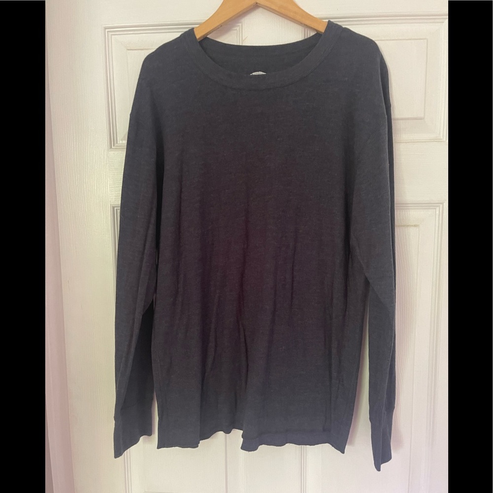 Champion Large long sleeve shirt. Great Condition.
